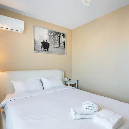 Iconic View - Sala Palatului -top Location Apartment Bukarest