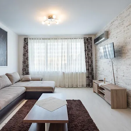 Iconic View - Sala Palatului -top Location *