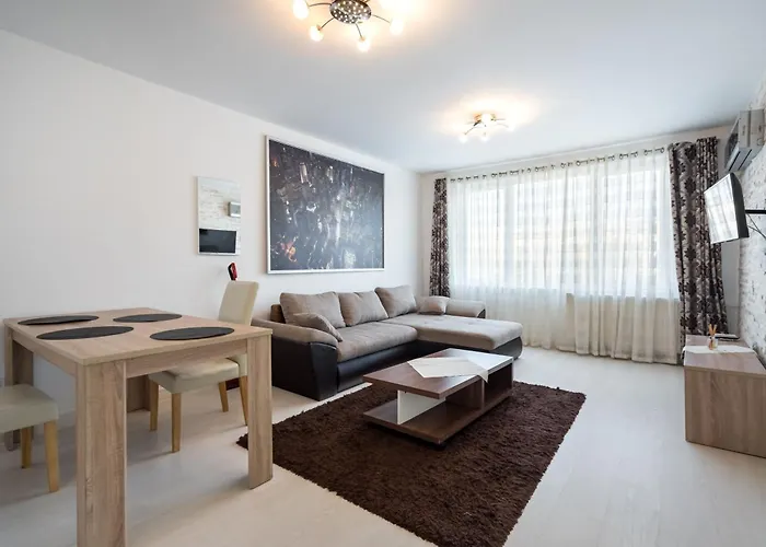 Iconic View - Sala Palatului -top Location *