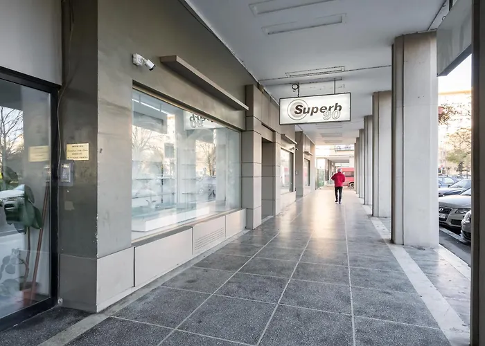 Iconic View - Sala Palatului -top Location