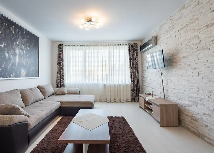 Iconic View - Sala Palatului -top Location *