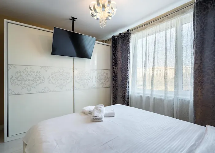 Iconic View - Sala Palatului -top Location *