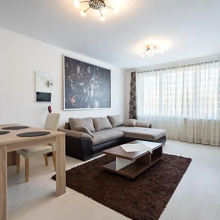 Iconic View - Sala Palatului -top Location *