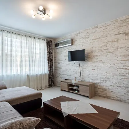 Apartment Iconic View - Sala Palatului -top Location Bucharest