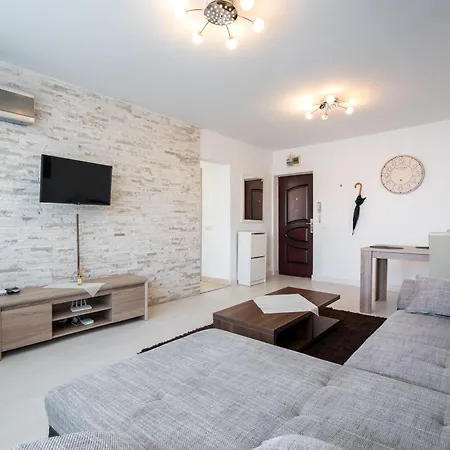 Magnificent Location With Iconic Scenery - Sala Palatului Bucharest